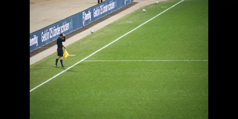 lỗi việt vị trong bóng đá là gì